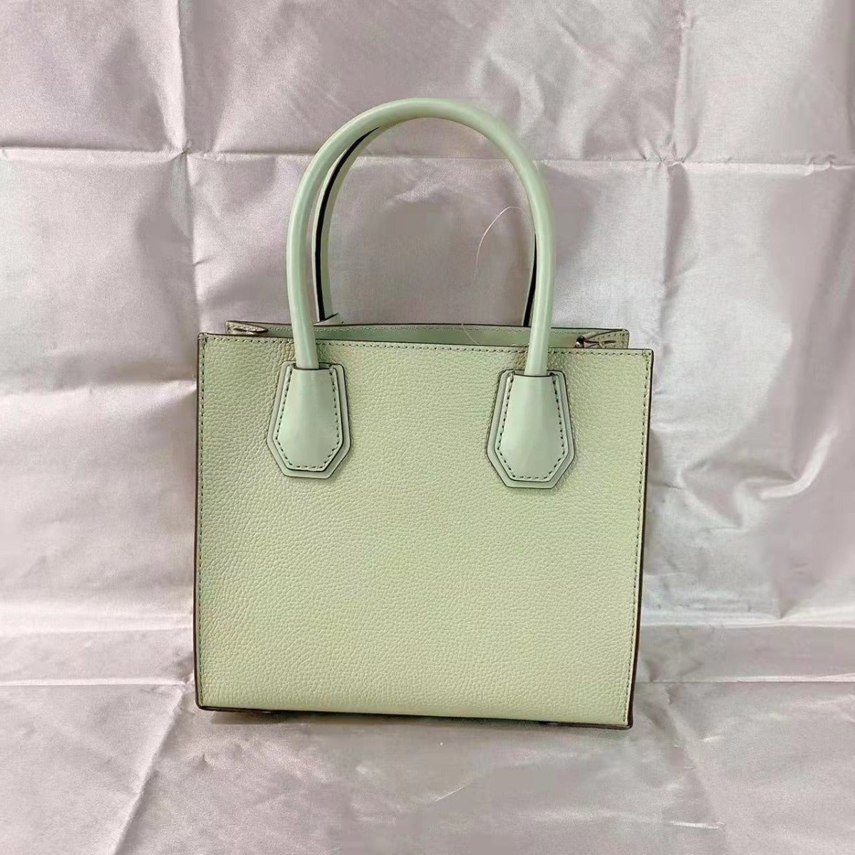 MICHAEL KORS 35S1GM9M2L Mercer Medium Pebbled Leather Crossbody Bag In Light Sage MICHAEL KORS 35S1GM9M2L Mercer Medium Pebbled Leather Crossbody Bag In Light Sage